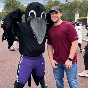 Meet your Posher, Levi